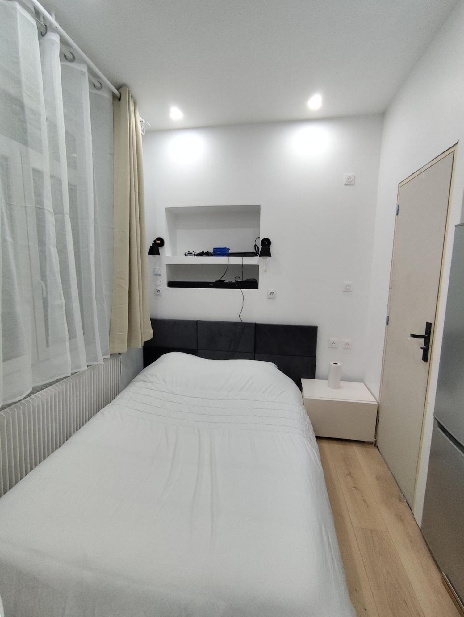 Private Bedroom With Private Bathroom *