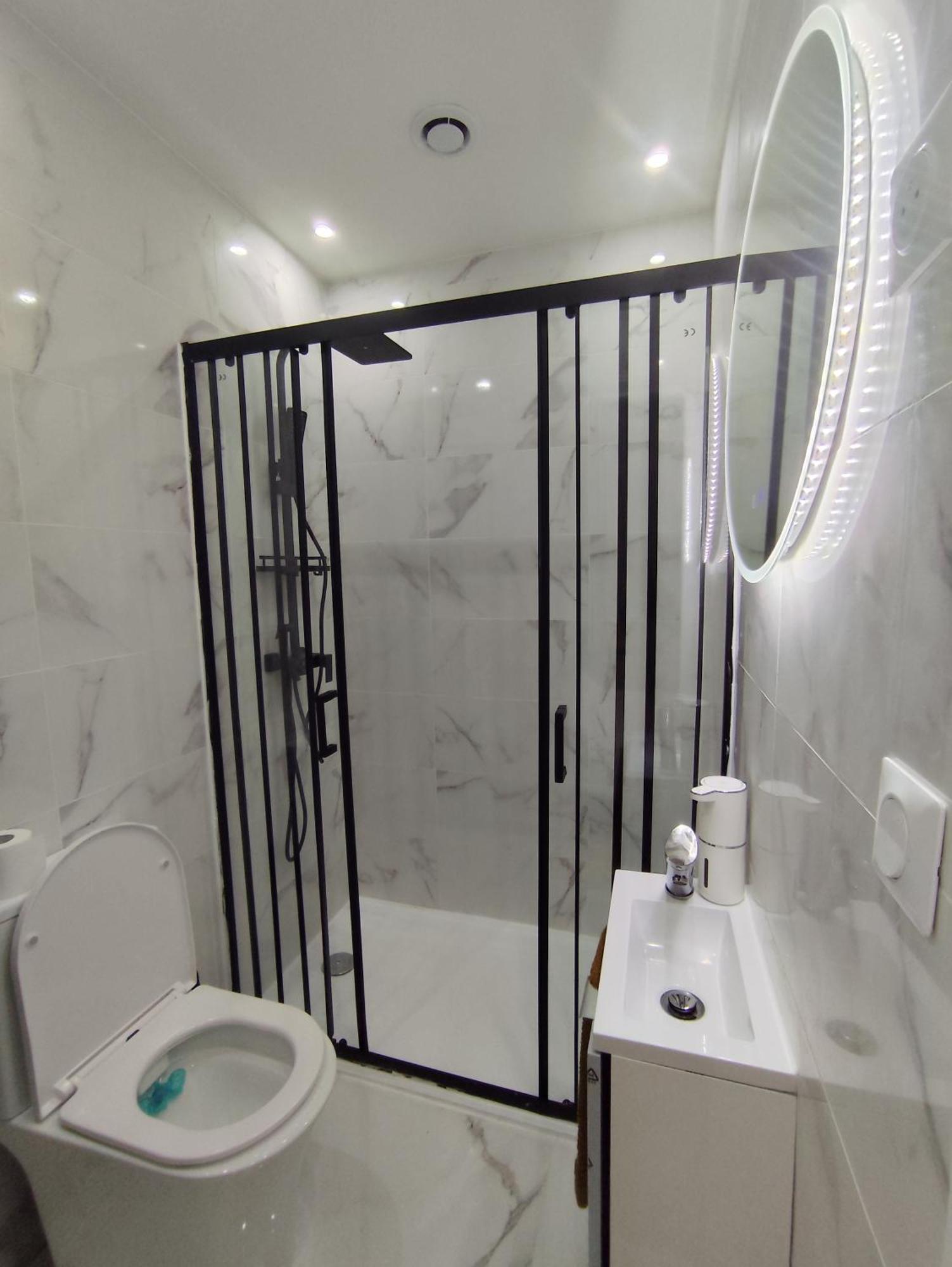 Private Bedroom With Private Bathroom Séjour chez l'habitant Lille